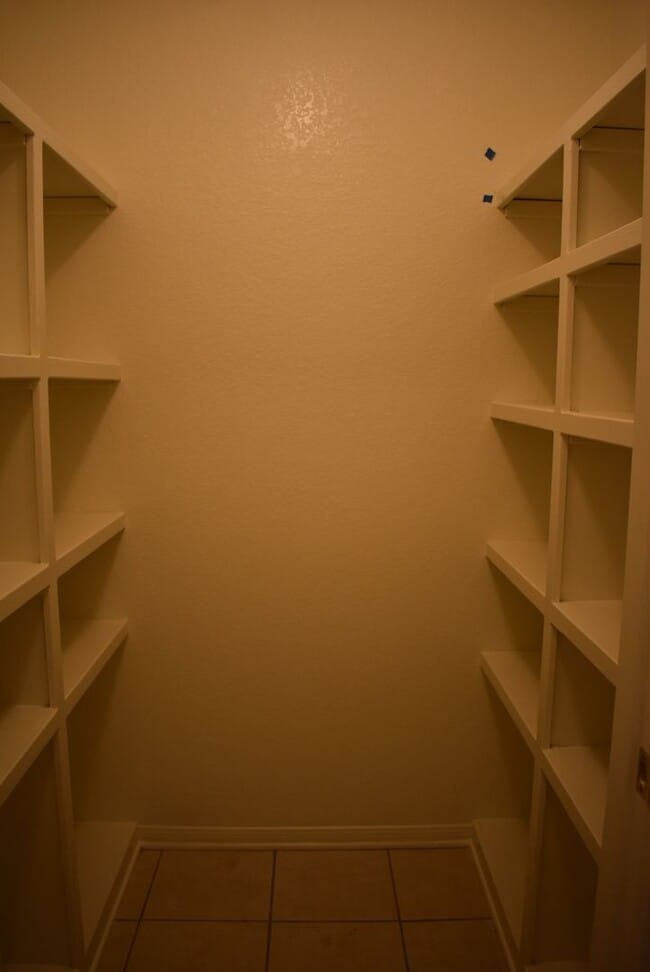 Building Photo - 907 Crymes Ln