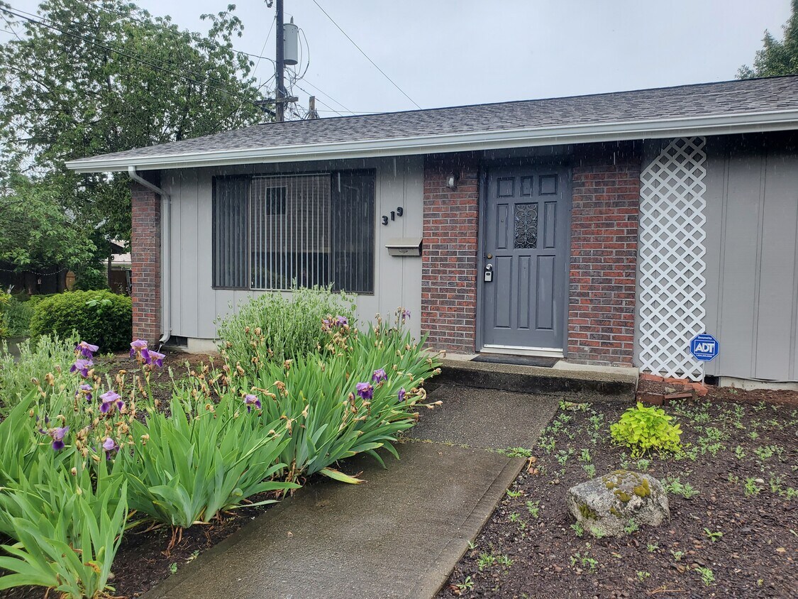 319 N 6th St, Shelton, WA 98584 House for Rent in Shelton, WA