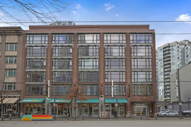 Building Photo - 444 W 6th Ave