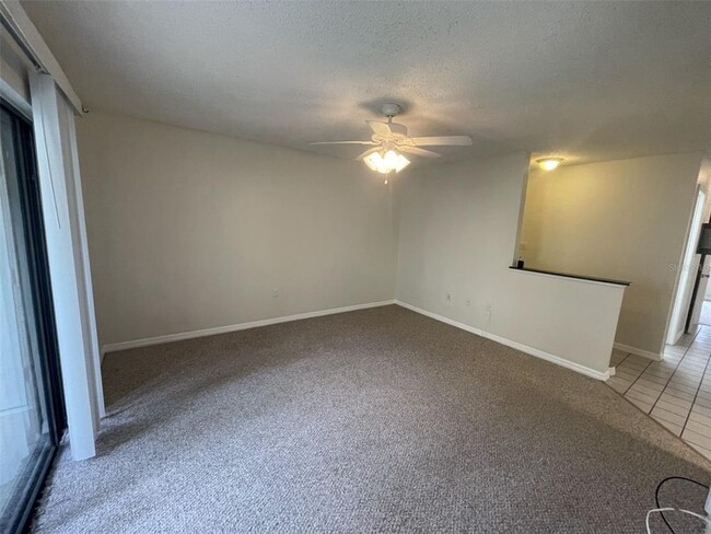 Building Photo - 90 Hidden Lake Dr
