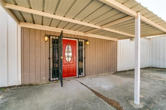 Building Photo - 2118 Maurine St