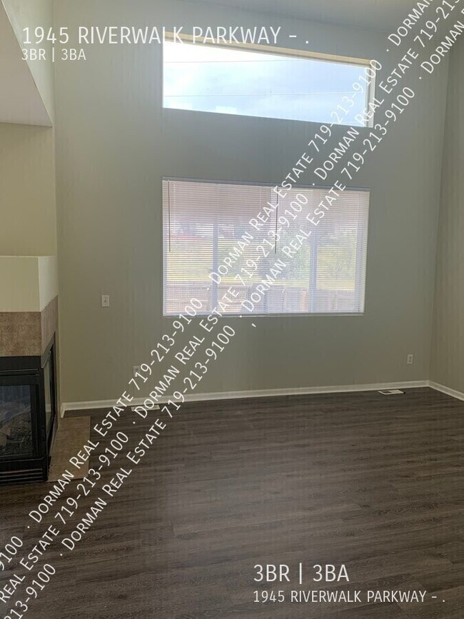 Foto del edificio - 1945 Riverwalk Pkwy