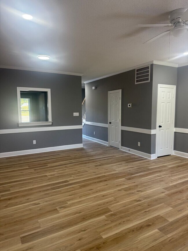 Foto del edificio - 3811 Chase Rd NW