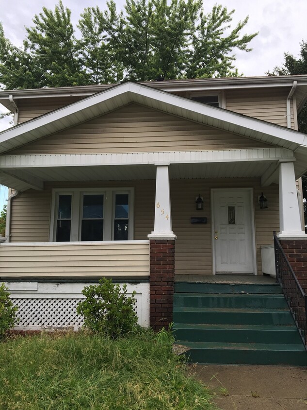 Primary Photo - 3 bedroom with garage