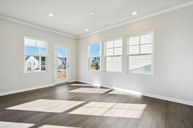 Building Photo - Gorgeous New Construction Home in Edge of ...