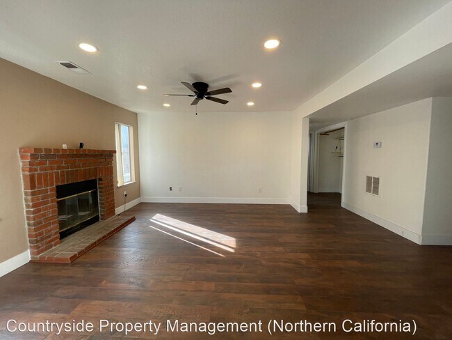 Building Photo - 4 br, 3 bath House - 1493 East D Street