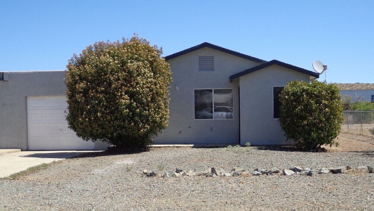 Primary Photo - 17150 E Roadrunner Rd