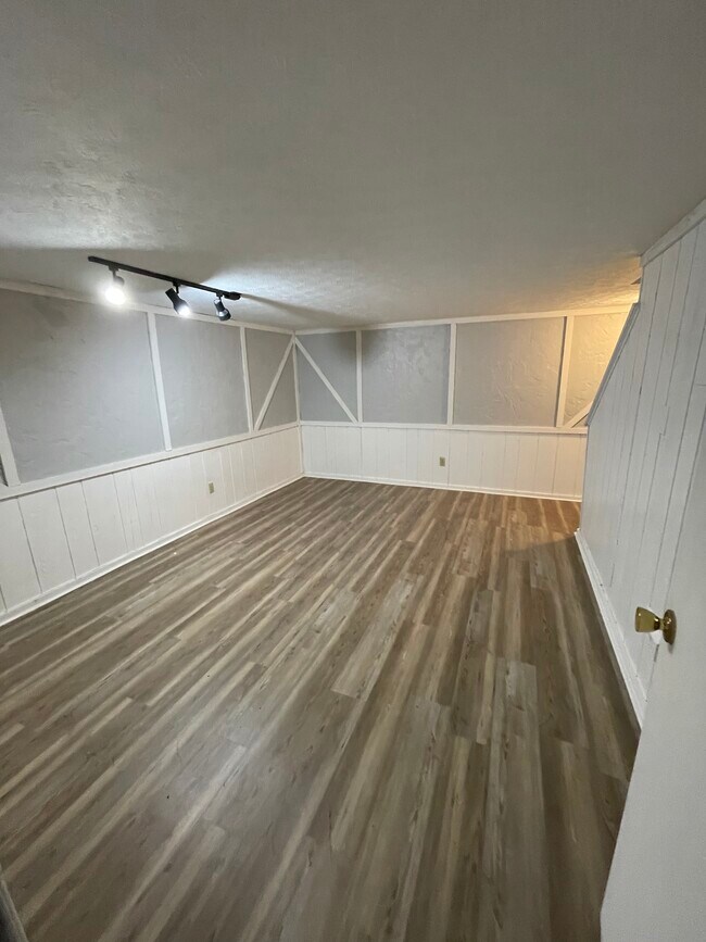 Building Photo - 6451 Brookedge Ct