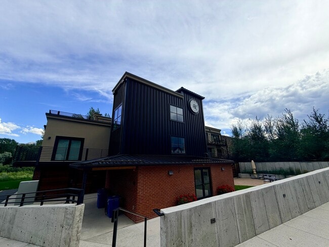 Foto del edificio - 1001 River Dr