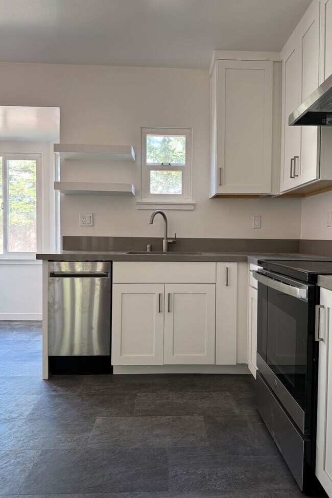 Building Photo - Prime Downtown Davis Location - Recently R...