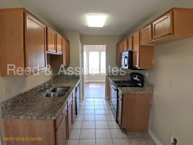 Building Photo - *JUST REDUCED* DON'T MISS OUT!!!