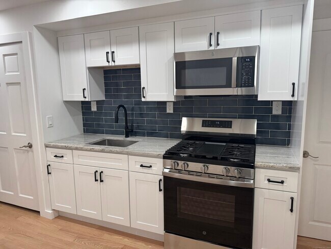 Building Photo - 263 Hawley Ave