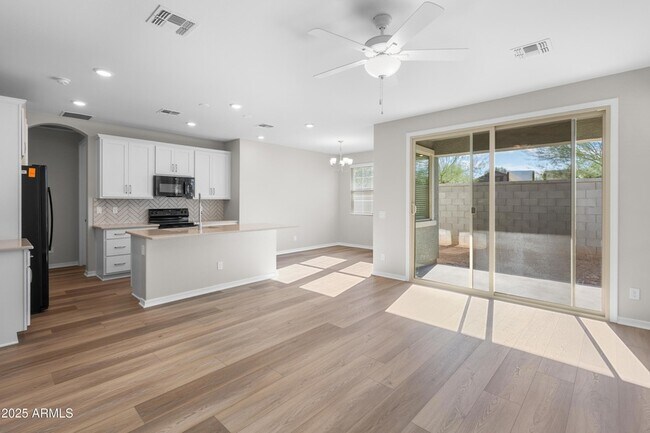 Foto del edificio - 24094 N 162nd Ln