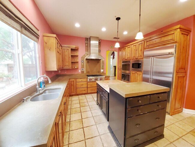 Building Photo - 3435 Gravina Pl