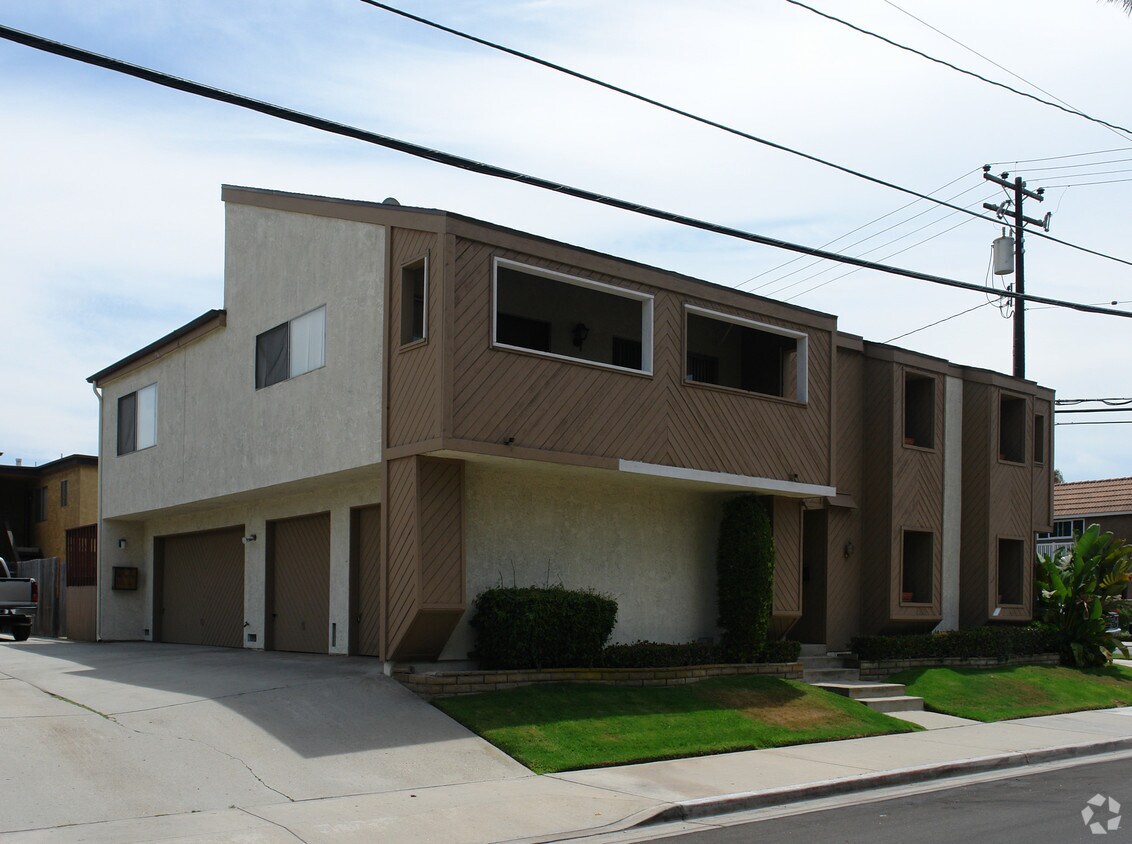 Building Photo - 4881 Pearce St