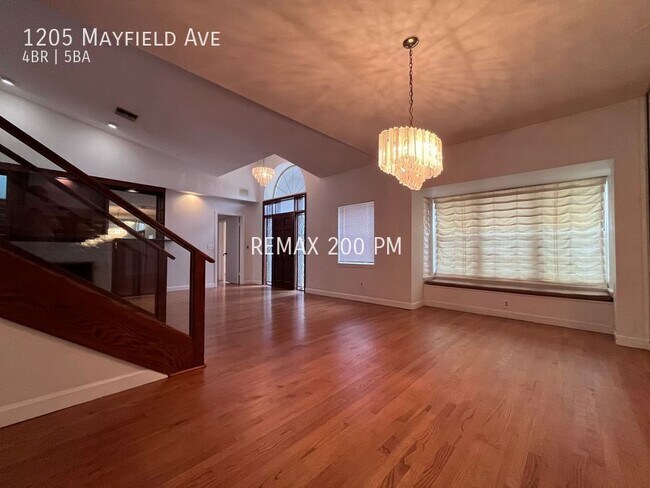 Foto del edificio - 1205 Mayfield Ave