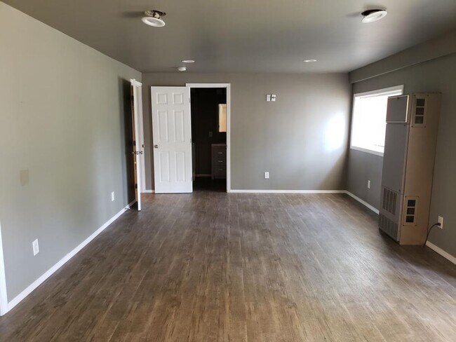 Building Photo - 5775