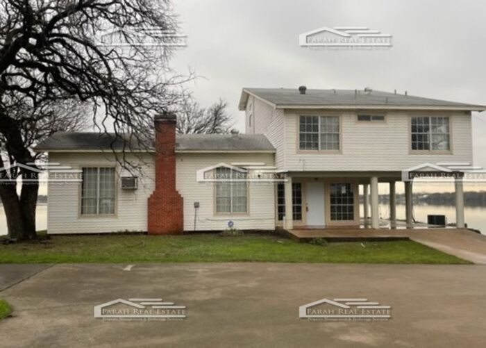 Primary Photo - Lake Front 5 bed 3 bath Home! Available Now!
