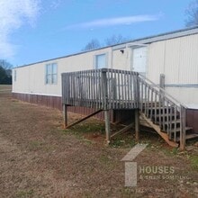 Building Photo - 108 Smiley Dr