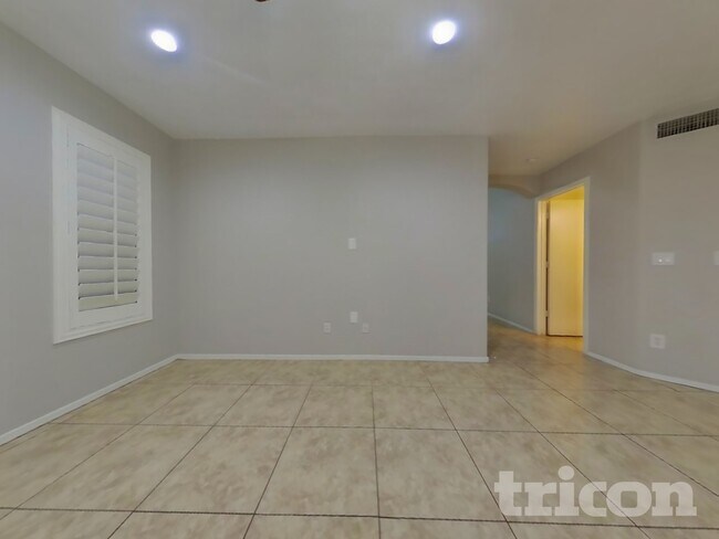 Foto del edificio - 12917 W Windsor Ave
