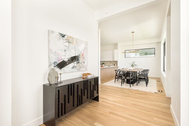 Foto del edificio - LUX 3BD, 4BA Sunnyside Home with Office and 2-Car Garage