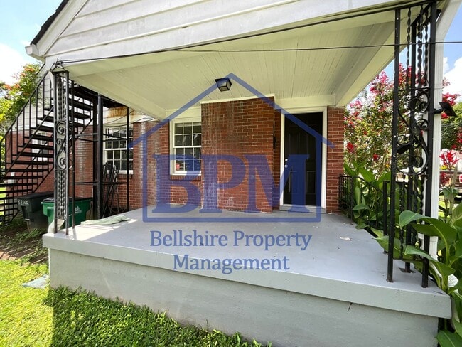 Building Photo - Spacious 3 Bed, 2 Bath Bottom-Floor Duplex...