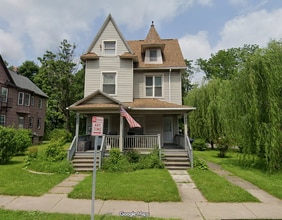 Building Photo - 829 S Plymouth Ave