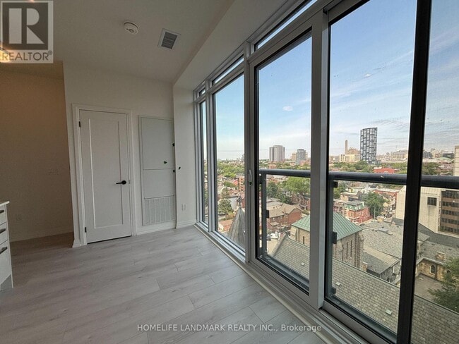 Photo du bâtiment - 280-1280 Dundas St W