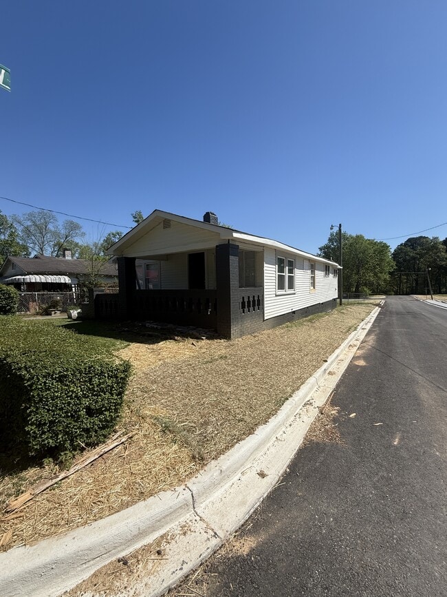 Building Photo - 537 37th Terrace W