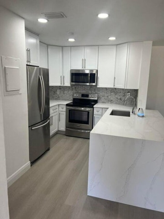 Foto principal - 6063 10th Ave N