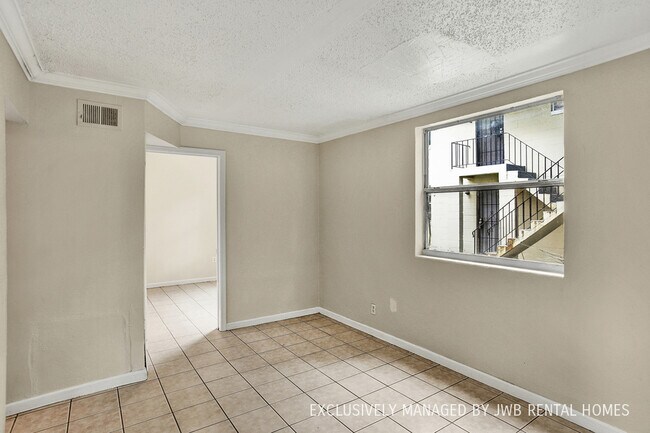 Foto del edificio - 1530 W 21st St