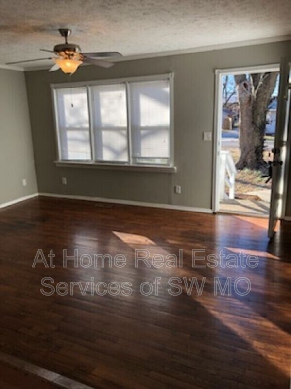 Foto del edificio - 2074 N Columbia Ave