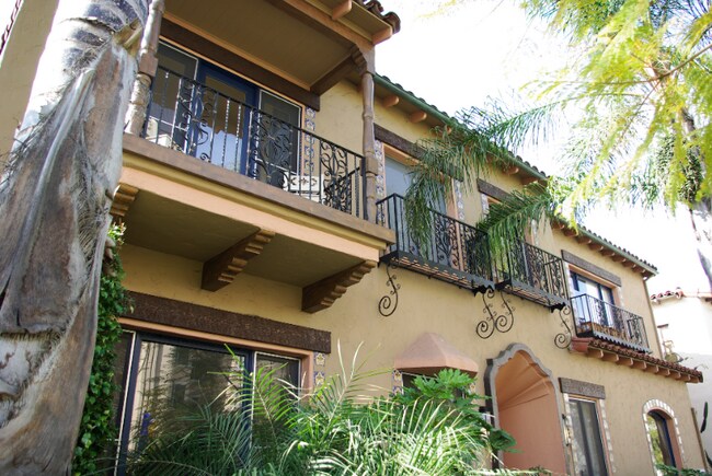 Foto del edificio - 419 Cloverdale Ave