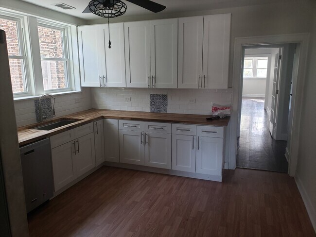 Foto del edificio - 5648 W Goodman St