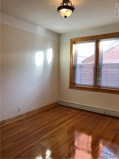 Foto del edificio - 42-10 23rd Ave