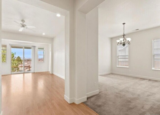 Building Photo - 6060 Cielo Cir