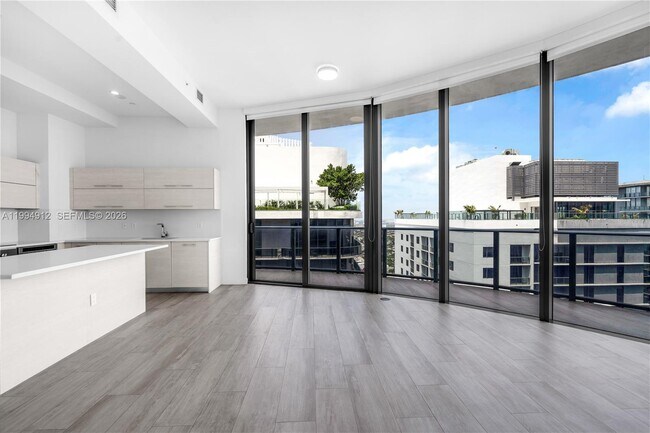 Foto del edificio - 45 SW 9th St