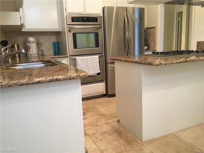 Foto del edificio - 3 br, 3 bath Condo - 330 S Reeves Dr Apt 101