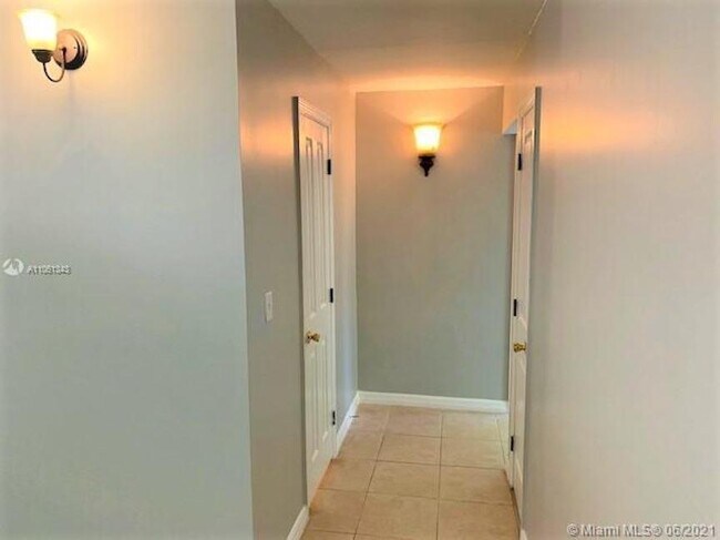 Foto del edificio - 14840 Naranja Lakes Blvd