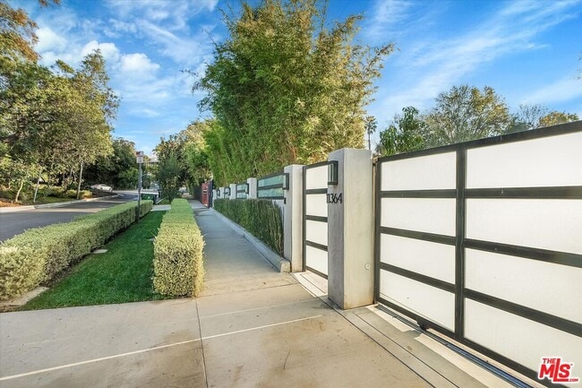 Building Photo - 11364 Sunset Blvd