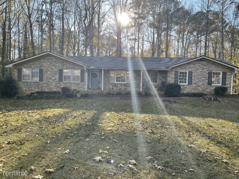 Primary Photo - 4 br, 3 bath House - 1001 Apache Rd