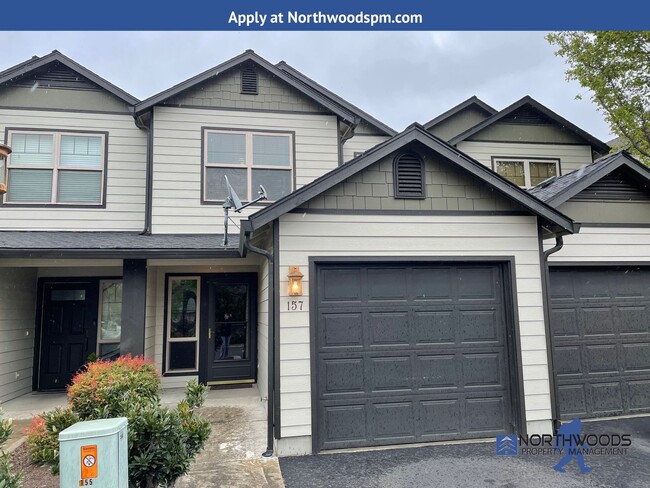 Building Photo - Very Nice 2 Bedroom 2.5 Bath 2 Story Townhouse in Friendly Central Point