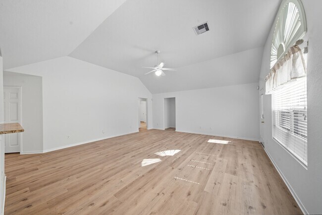 Building Photo - 14730 Fir Knoll Way