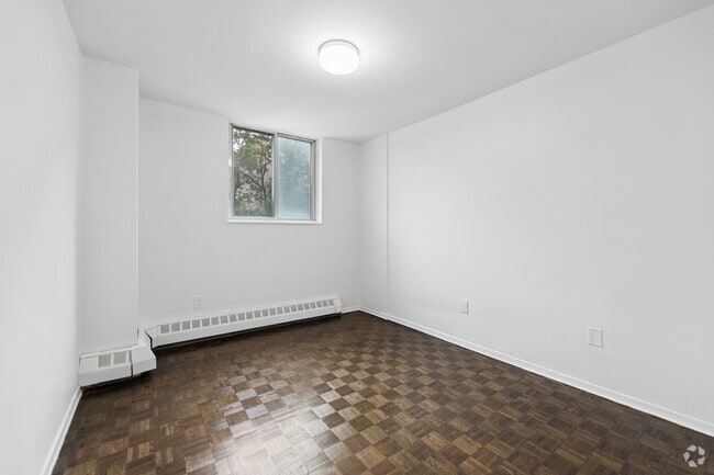 1BR, 1BA - 613SF - Bedroom - 80 Cosburn Avenue