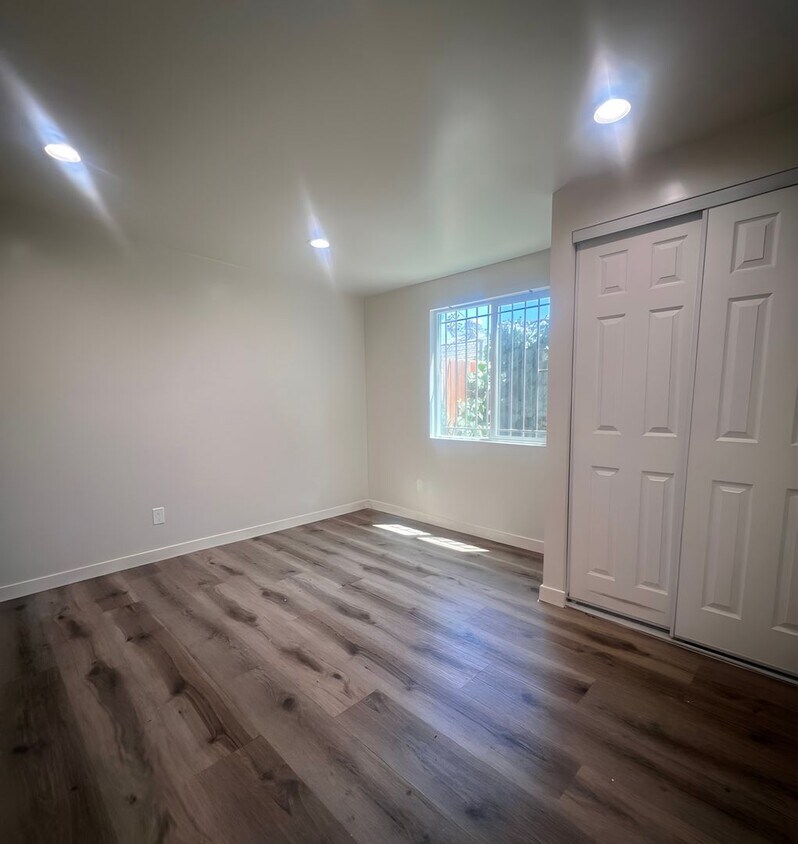 Foto principal - 3630 W 60th St