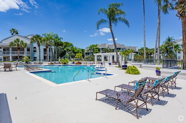 Building Photo - THE RETREAT AT VISTA LAKE