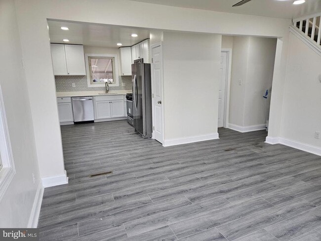 Building Photo - 5416 Radecke Ave