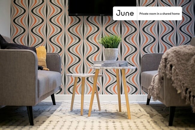 Foto del edificio - Room in Shared 3 bed/1.5 bath home