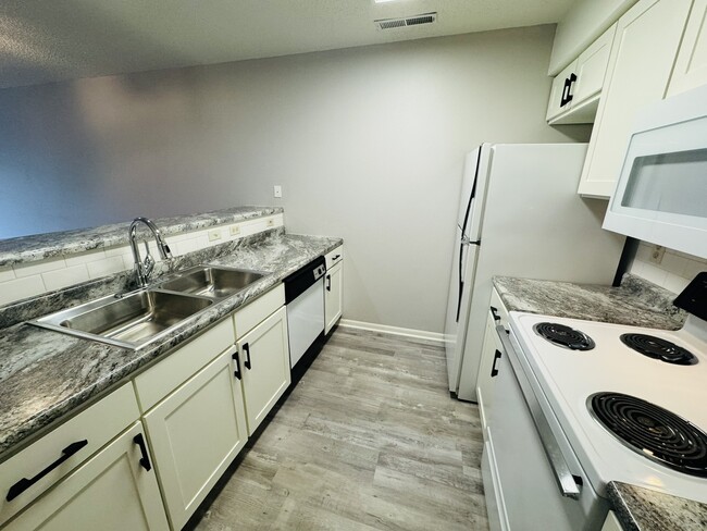 395 - 395 Apartment