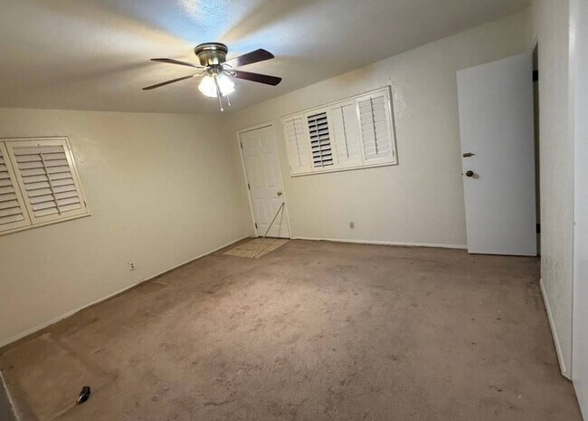 Foto del edificio - 8208 Dempsey Ave